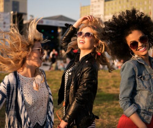 Ideas de looks de moda para la temporada de festivales | Stockmarca