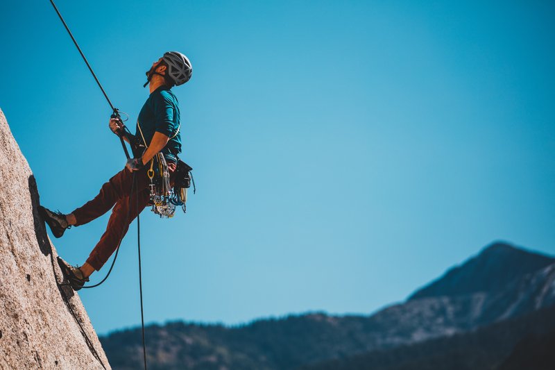 MATERIAL DE ESCALADA NECESARIO PARA INICIARSE EN LA ESCALADA DEPORTIVA